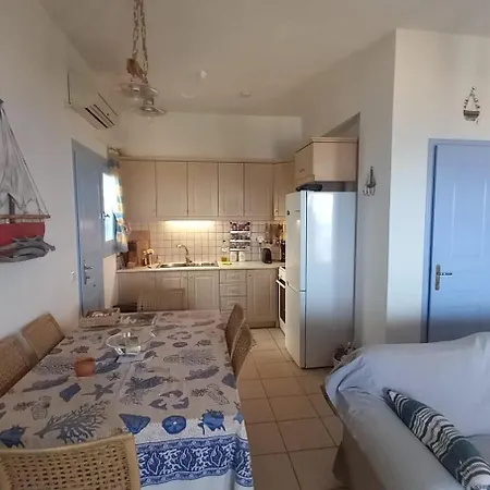 νησώκατοικία με εκπληκτική θέα/ ηλιοβασίλεμα. Mpatsi