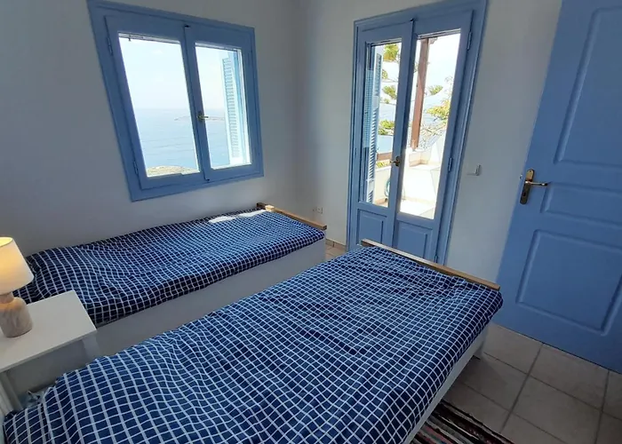 νησώκατοικία με εκπληκτική θέα/ ηλιοβασίλεμα. Batsi