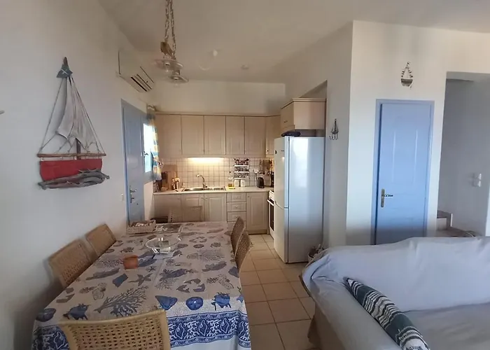 νησώκατοικία με εκπληκτική θέα/ ηλιοβασίλεμα. Batsi